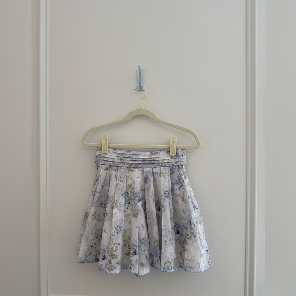 En Saison Blue and Sage Floral Circle Shorts